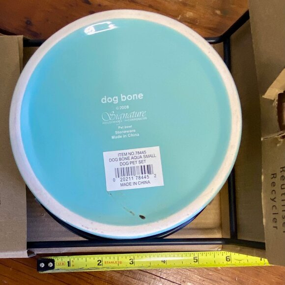 2 DOG BOWLS W/ STAND by SIGNATURE HOUSEWARES INCORPORATED - Picture 6 of 9